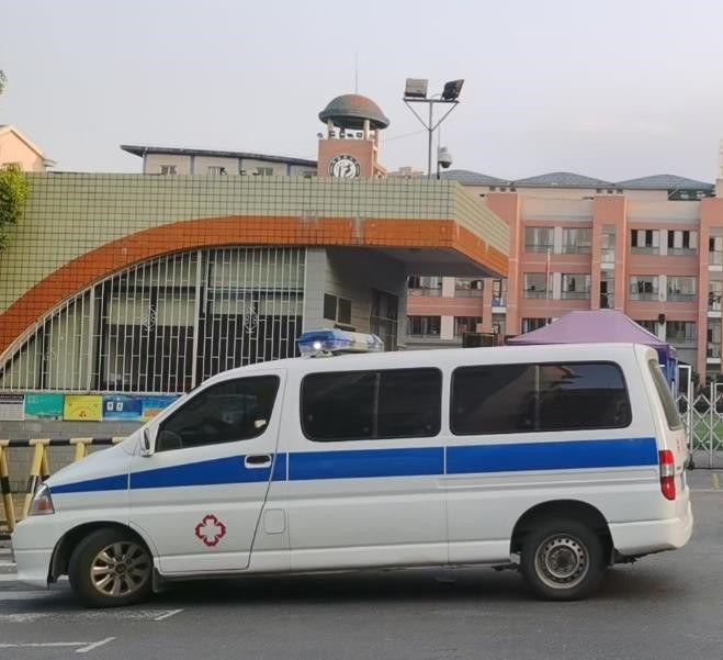 威宁救护车出租护送骨折病人一公里多少钱